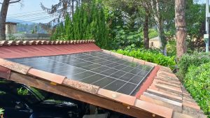 Lire la suite à propos de l’article Panneaux Photovoltaïques Intégrés Au Bâti (IAB) d&rsquo;un abri voiture
